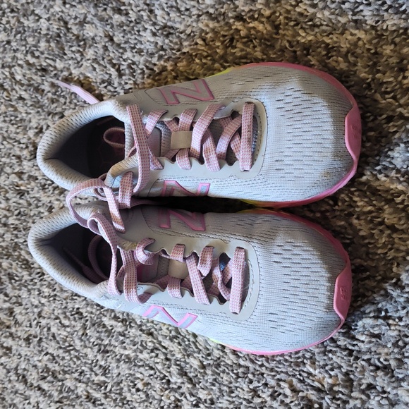 Girls size 12.5 new balance fresh foam sneakers - Picture 2 of 9